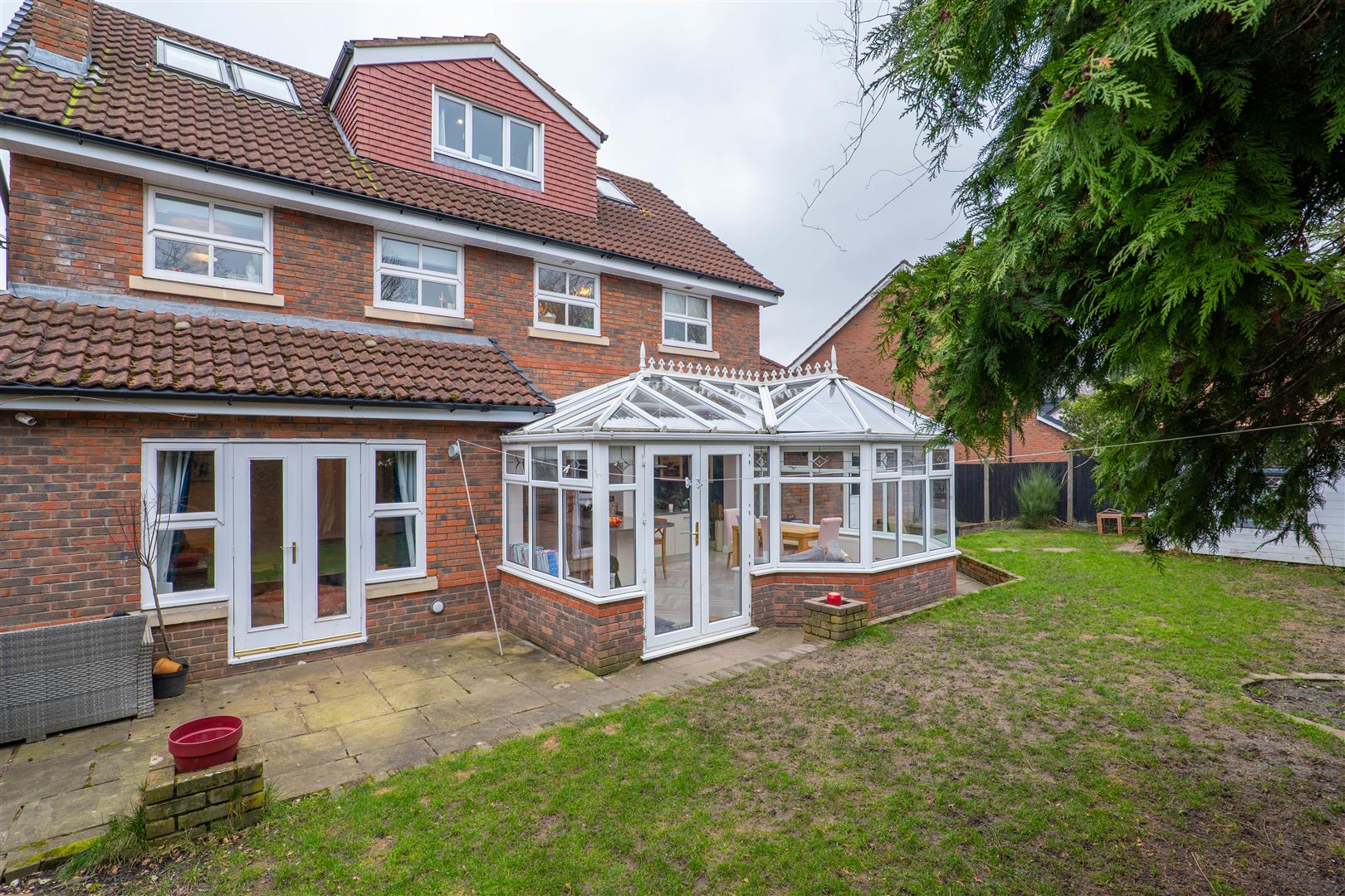 4 bed property in Loxwood Close, Preston